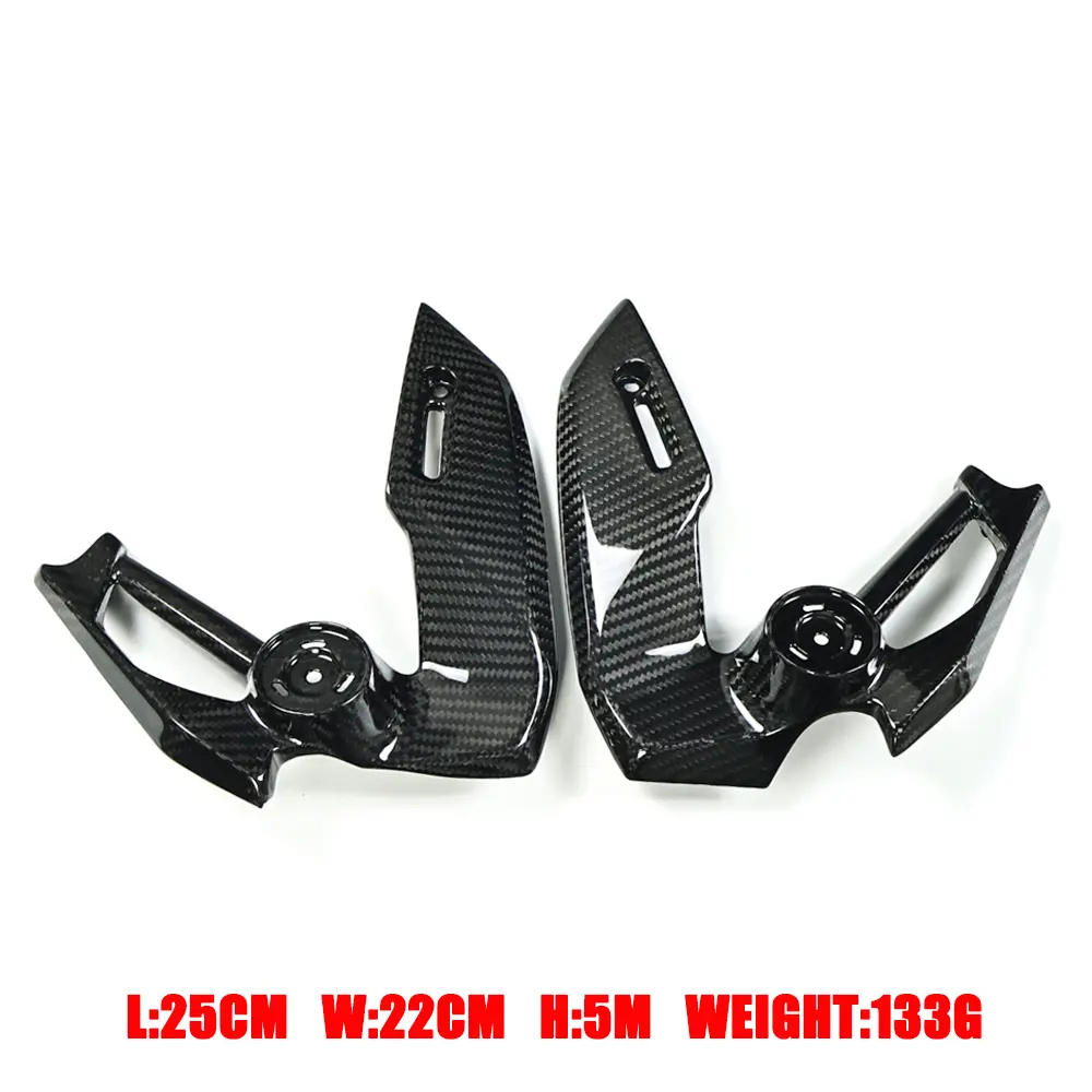 Side View of Kawasaki Z900/Z900 SE Carbon Fiber Frame Covers Side View of Kawasaki Z900/Z900 SE Carbon Fiber Frame Covers