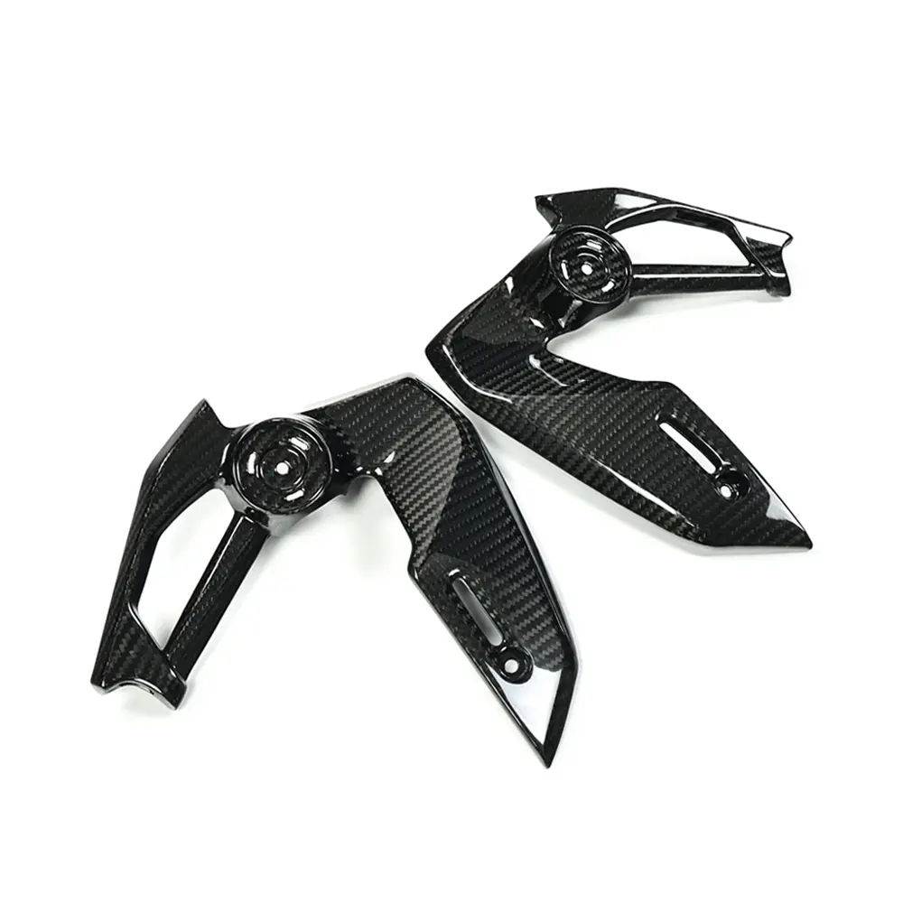 Angled View of Kawasaki Z900/Z900 SE Carbon Fiber Frame Covers Angled View of Kawasaki Z900/Z900 SE Carbon Fiber Frame Covers