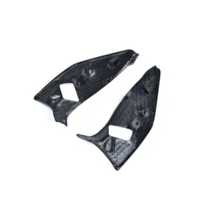 Carbon Fiber Weave Detail on Kawasaki Z900 Front Inner Vent Side Cover Kit