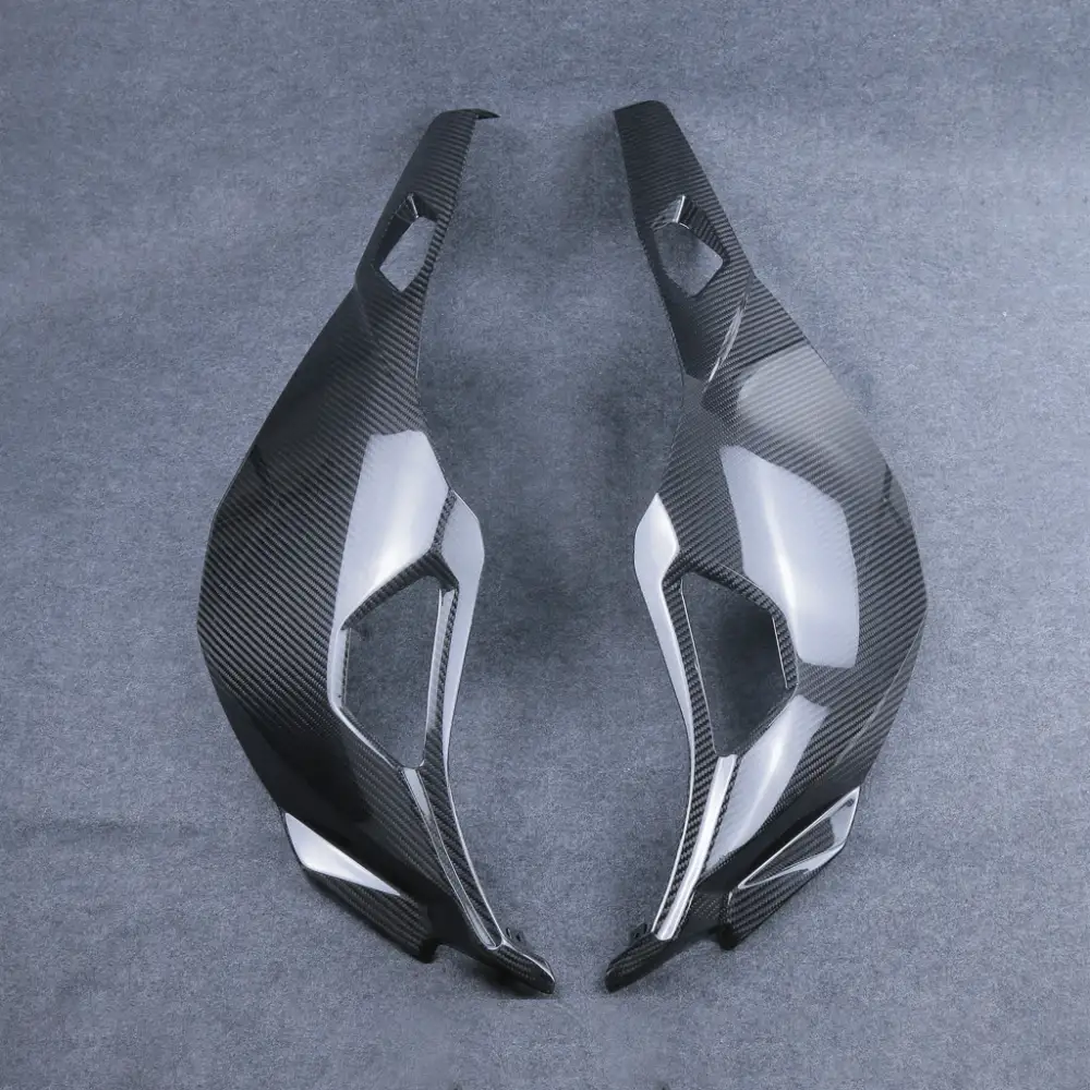 Side View of Kawasaki Ninja ZX-4R/ZX-4RR Carbon Fiber Rear Tail Seat Side Panels Side View of Kawasaki Ninja ZX-4R/ZX-4RR Carbon Fiber Rear Tail Seat Side Panels
