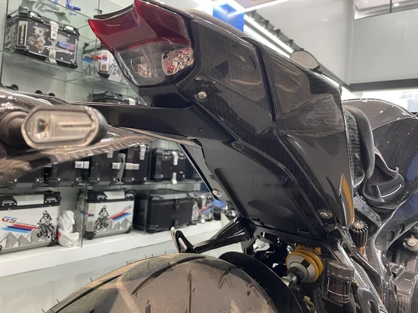 Carbon Fiber Tail Seat Side Panel Carbon Fiber Tail Seat Side Panel